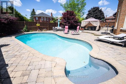 59 Oatlands Crescent, Richmond Hill, ON - Outdoor With In Ground Pool With Deck Patio Veranda With Backyard