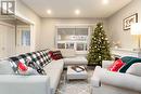 17 Spadina Avenue, Hamilton, ON  - Indoor Photo Showing Living Room 