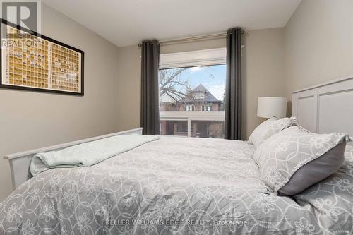 17 Spadina Avenue, Hamilton, ON - Indoor Photo Showing Bedroom