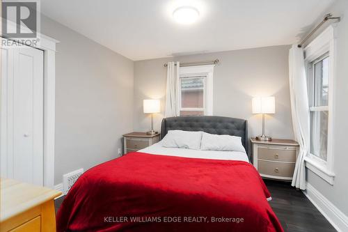 17 Spadina Avenue, Hamilton, ON - Indoor Photo Showing Bedroom