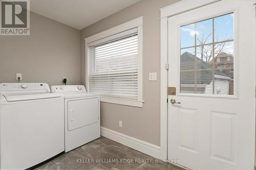 17 Spadina Avenue, Hamilton, ON - Indoor Photo Showing Laundry Room