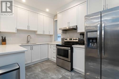 17 Spadina Avenue, Hamilton, ON - Indoor Photo Showing Kitchen With Stainless Steel Kitchen With Upgraded Kitchen