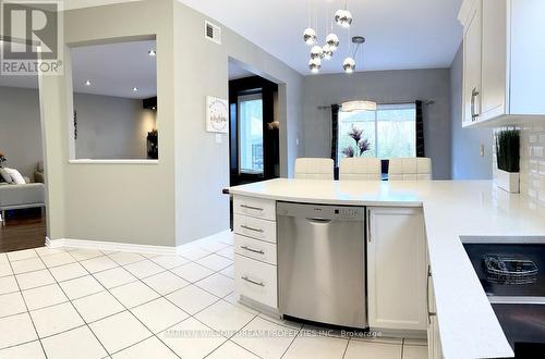 656 Netley Circle, Ottawa, ON - Indoor Photo Showing Kitchen With Double Sink