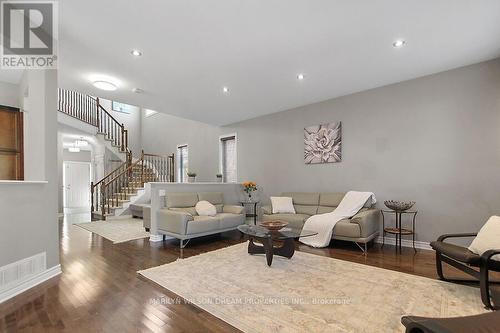 656 Netley Circle, Ottawa, ON - Indoor Photo Showing Living Room