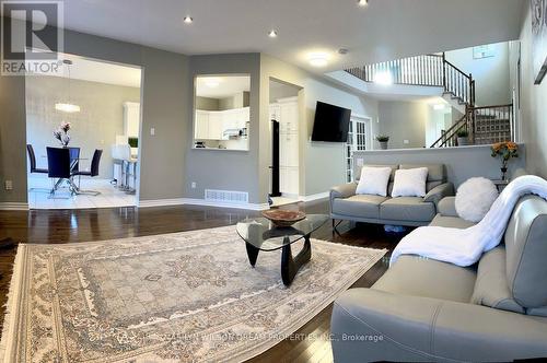 656 Netley Circle, Ottawa, ON - Indoor Photo Showing Living Room