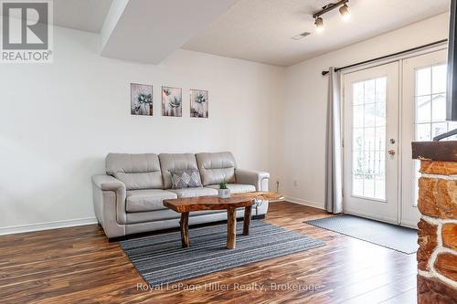 80 Burnham Court, Stratford, ON - Indoor Photo Showing Living Room