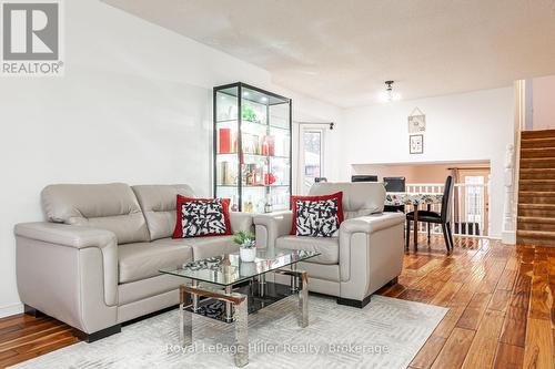 80 Burnham Court, Stratford, ON - Indoor Photo Showing Living Room