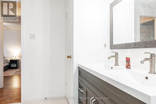 80 Burnham Court, Stratford, ON - Indoor Photo Showing Bathroom