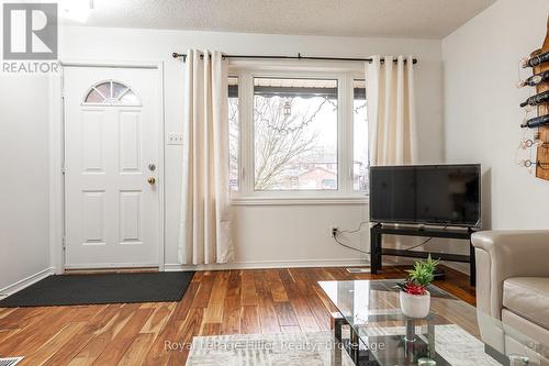 80 Burnham Court, Stratford, ON - Indoor Photo Showing Living Room