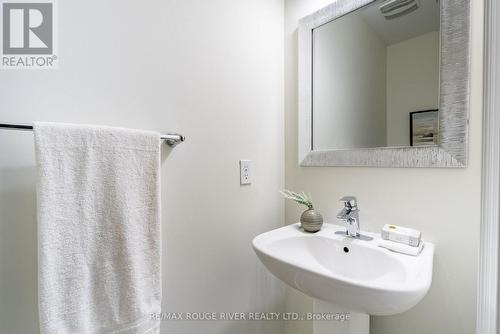 20 Nearco Crescent, Oshawa, ON - Indoor Photo Showing Bathroom