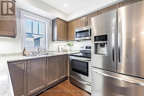 20 Nearco Crescent, Oshawa, ON - Indoor Photo Showing Kitchen With Stainless Steel Kitchen With Double Sink