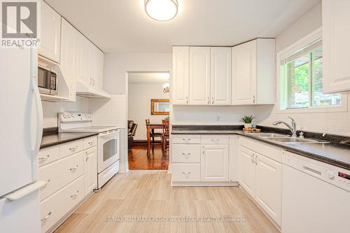 13 Cooks Drive, Uxbridge, ON - Indoor Photo Showing Kitchen With Double Sink