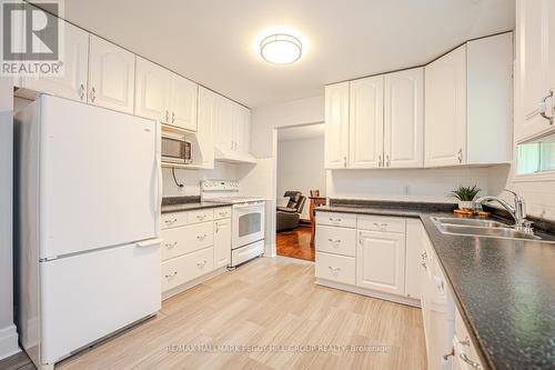 13 Cooks Drive, Uxbridge, ON - Indoor Photo Showing Kitchen With Double Sink