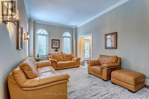 52 Regent Street, Richmond Hill, ON - Indoor Photo Showing Living Room