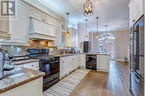 52 Regent Street, Richmond Hill, ON - Indoor Photo Showing Kitchen With Upgraded Kitchen