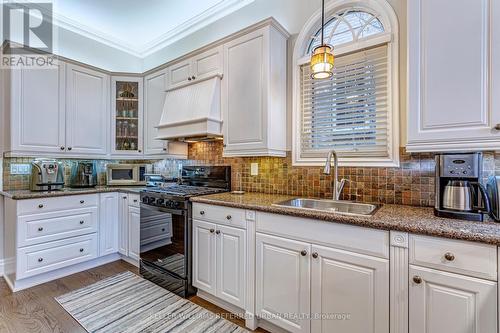 52 Regent Street, Richmond Hill, ON - Indoor Photo Showing Kitchen