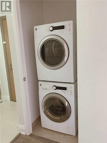 827 - 18 Uptown Drive, Markham, ON - Indoor Photo Showing Laundry Room