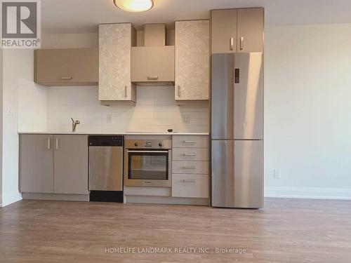 827 - 18 Uptown Drive, Markham, ON - Indoor Photo Showing Kitchen With Stainless Steel Kitchen