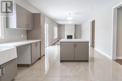 240 Springfield Crescent, Clearview, ON - Indoor Photo Showing Kitchen