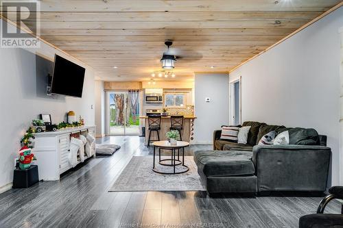 1311 Torquay Drive, Kingsville, ON - Indoor Photo Showing Living Room