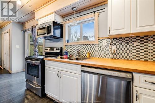 1311 Torquay Drive, Kingsville, ON - Indoor Photo Showing Kitchen With Double Sink