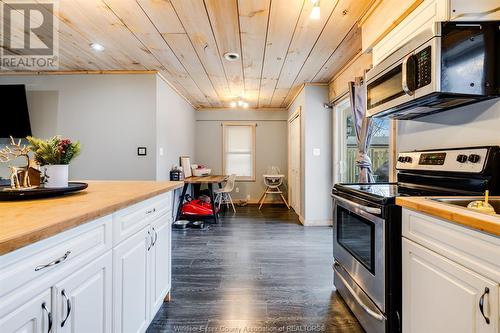 1311 Torquay Drive, Kingsville, ON - Indoor Photo Showing Kitchen