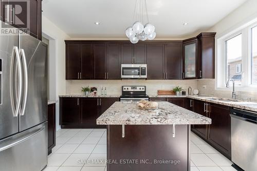 67 Humberstone Crescent, Brampton, ON - Indoor Photo Showing Kitchen With Upgraded Kitchen