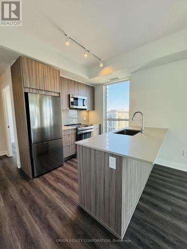 3706 - 4130 Parkside Village Drive, Mississauga, ON - Indoor Photo Showing Kitchen