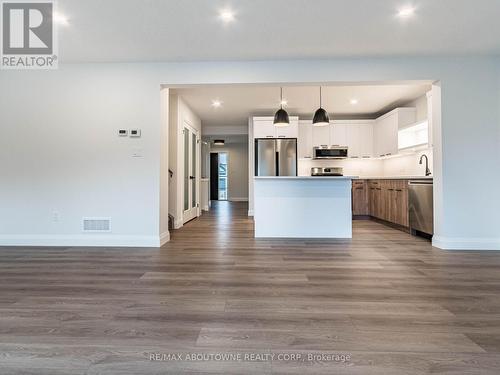 64 Canary Street, Tillsonburg, ON - Indoor Photo Showing Kitchen