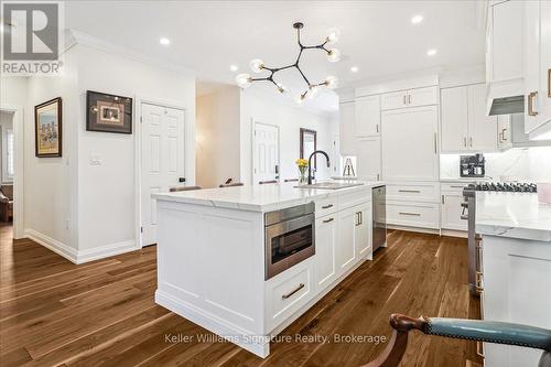 26 Turi Drive, Hamilton, ON - Indoor Photo Showing Kitchen With Upgraded Kitchen