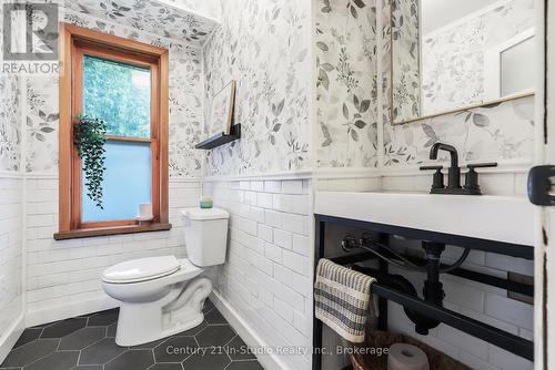 1588 5Th A Avenue W, Owen Sound, ON - Indoor Photo Showing Bathroom