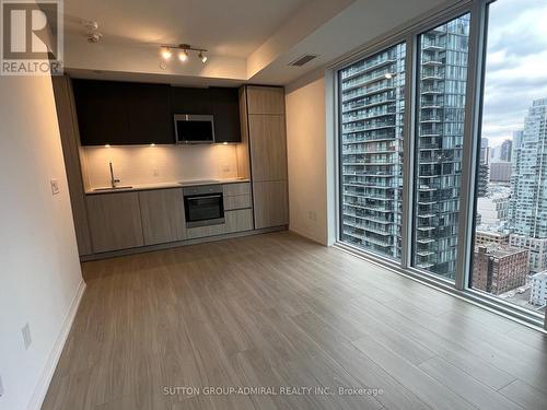 3529 - 28 Widmer Street, Toronto, ON - Indoor Photo Showing Kitchen