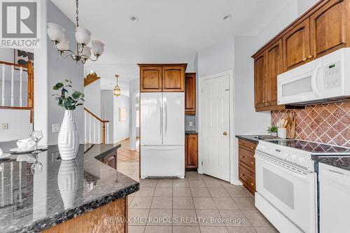 458 Meadow Street, Oshawa, ON - Indoor Photo Showing Kitchen