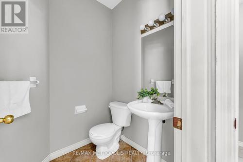 458 Meadow Street, Oshawa, ON - Indoor Photo Showing Bathroom