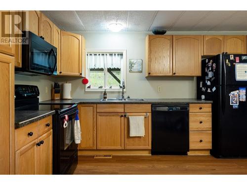 Black appliances - 68 Specht Road, Cherryville, BC 