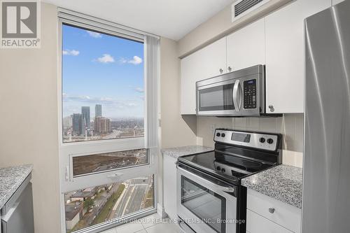 Lph7 - 3 Michael Power Place, Toronto, ON - Indoor Photo Showing Kitchen