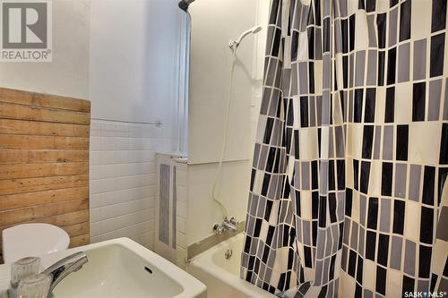 352 Lillooet Street W, Moose Jaw, SK - Indoor Photo Showing Bathroom