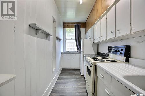 352 Lillooet Street W, Moose Jaw, SK - Indoor Photo Showing Kitchen