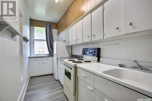 352 Lillooet Street W, Moose Jaw, SK - Indoor Photo Showing Kitchen