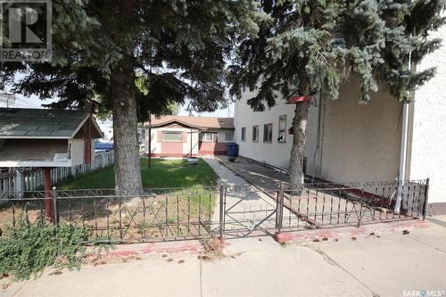 352 Lillooet Street W, Moose Jaw, SK - Outdoor