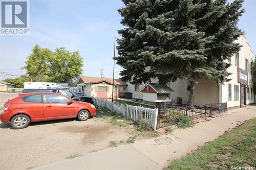 352 Lillooet Street W, Moose Jaw, SK - Outdoor