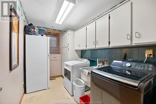 213 Wedgewood, Tecumseh, ON - Indoor Photo Showing Laundry Room