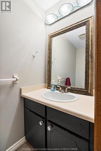 213 Wedgewood, Tecumseh, ON - Indoor Photo Showing Bathroom