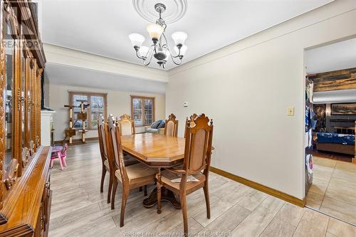 213 Wedgewood, Tecumseh, ON - Indoor Photo Showing Dining Room