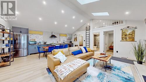 81 Shelter Bay Street, Kawartha Lakes, ON - Indoor Photo Showing Living Room