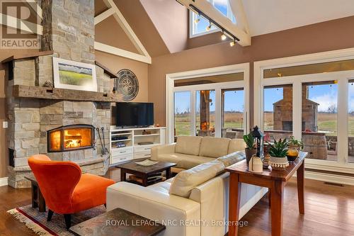 824 Line 8 Road, Niagara-On-The-Lake (105 - St. Davids), ON - Indoor Photo Showing Living Room With Fireplace