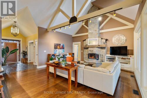 824 Line 8 Road, Niagara-On-The-Lake (105 - St. Davids), ON - Indoor Photo Showing Living Room With Fireplace