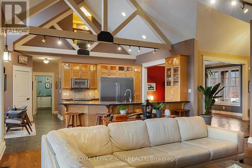 824 Line 8 Road, Niagara-On-The-Lake (105 - St. Davids), ON - Indoor Photo Showing Living Room