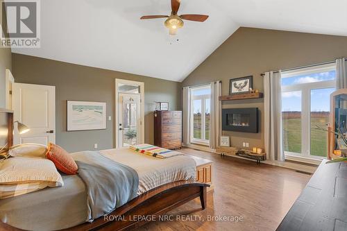 824 Line 8 Road, Niagara-On-The-Lake (105 - St. Davids), ON - Indoor Photo Showing Bedroom With Fireplace