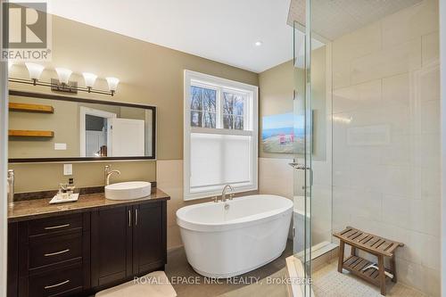 824 Line 8 Road, Niagara-On-The-Lake (105 - St. Davids), ON - Indoor Photo Showing Bathroom